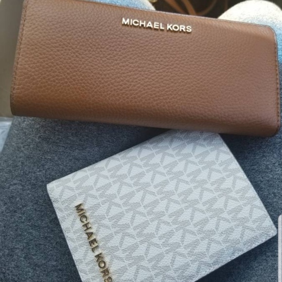 Michael Kors wallet - Picture 3 of 3